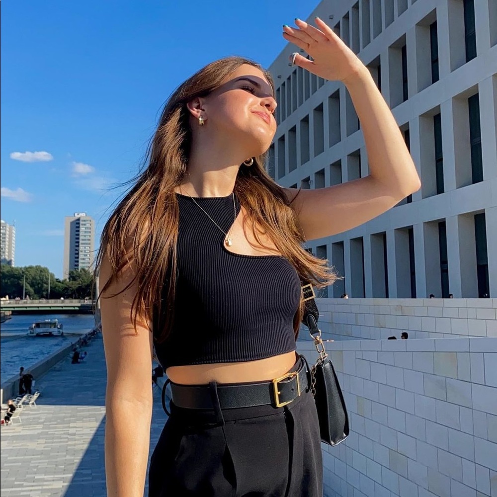 𝗡𝗪𝗧 𝗭𝗮𝗿𝗮 • Cut Out Crop Top - Picture 5 of 17